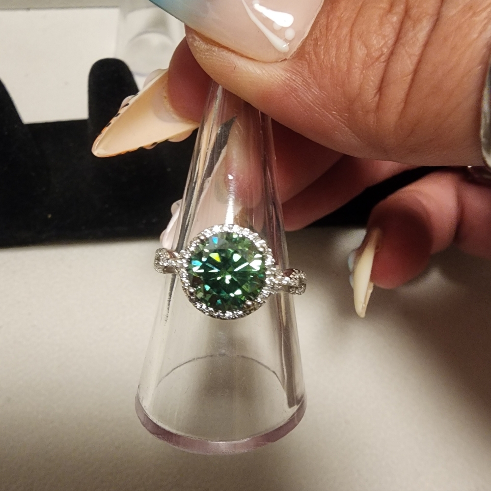Elegant 3ct Emerald Green Moissanite Sterling Silver Women's Ring